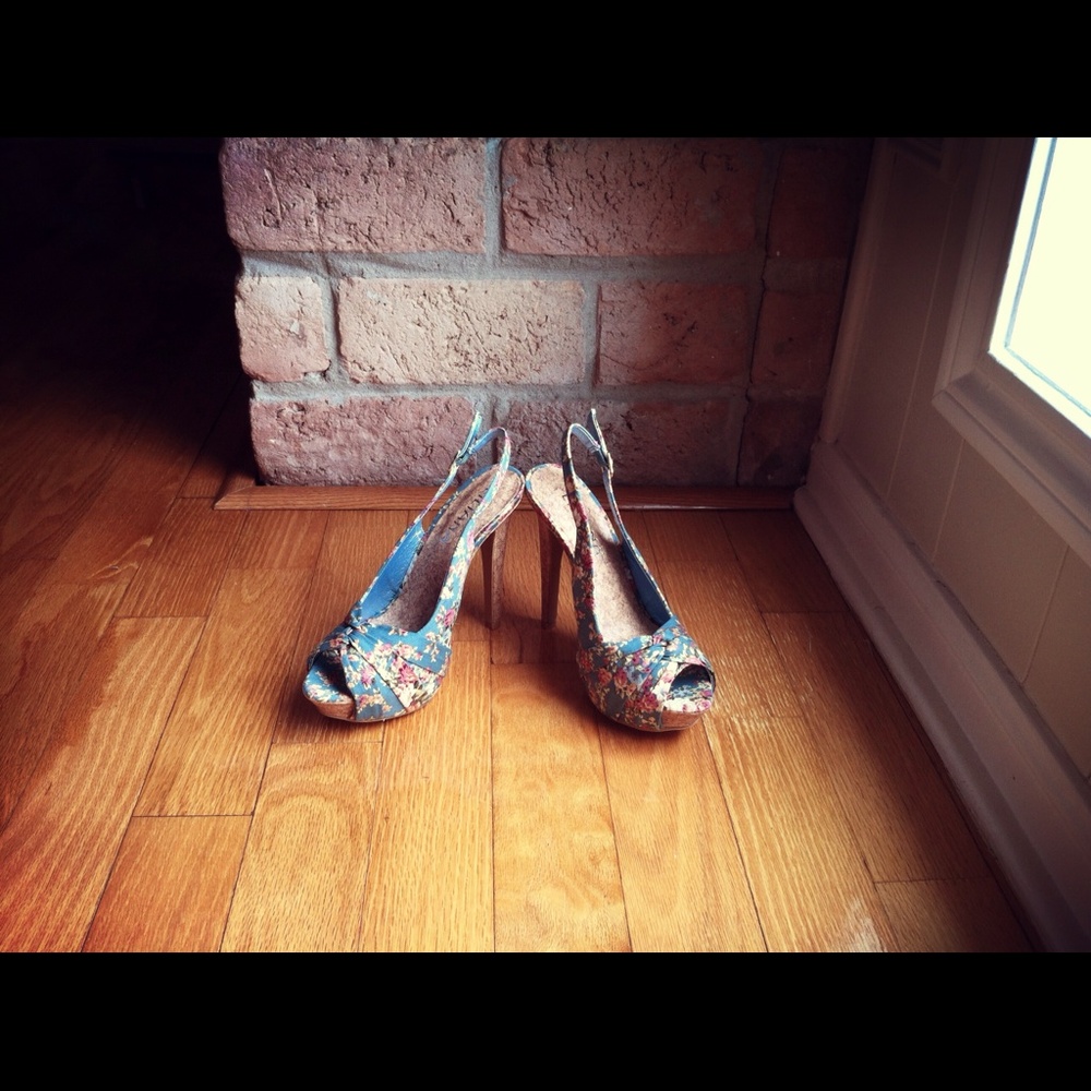 SALE Blue Floral Denim Pumps + Cork Heels - Picture 4 of 4